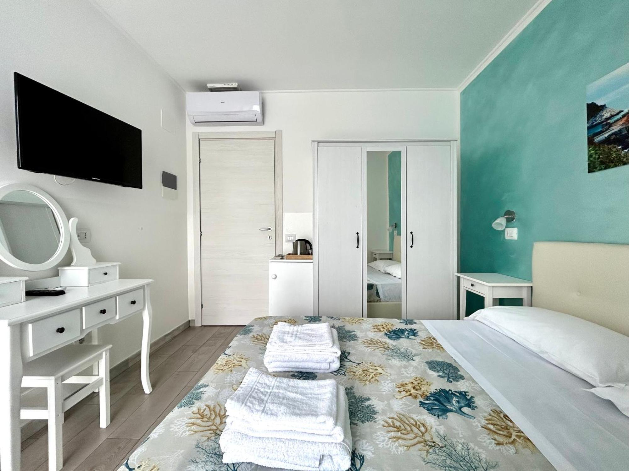 Fezzano / Portovenere Stilish Double Rooms With Sea View, Balcony Or Small Courtyard Exterior foto