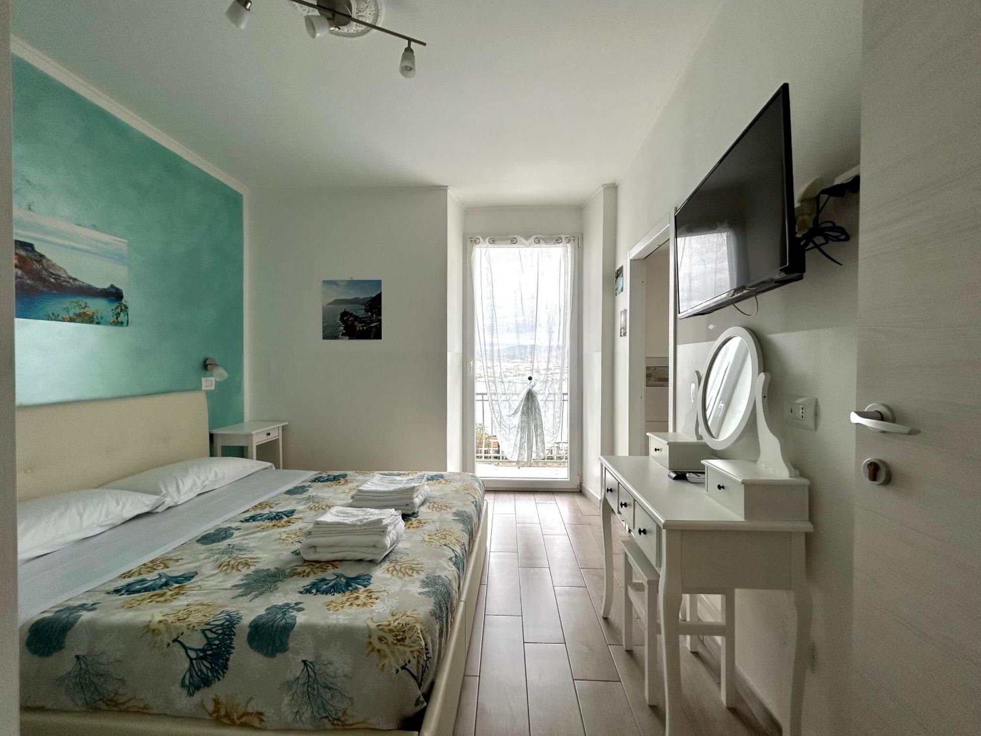 Fezzano / Portovenere Stilish Double Rooms With Sea View, Balcony Or Small Courtyard Exterior foto