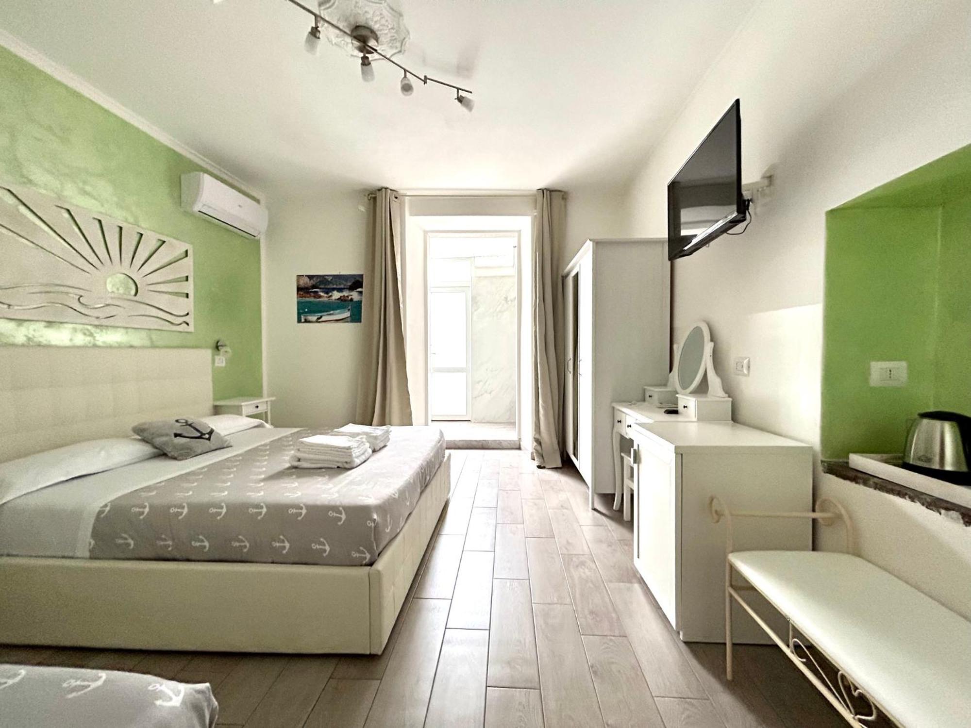 Fezzano / Portovenere Stilish Double Rooms With Sea View, Balcony Or Small Courtyard Exterior foto